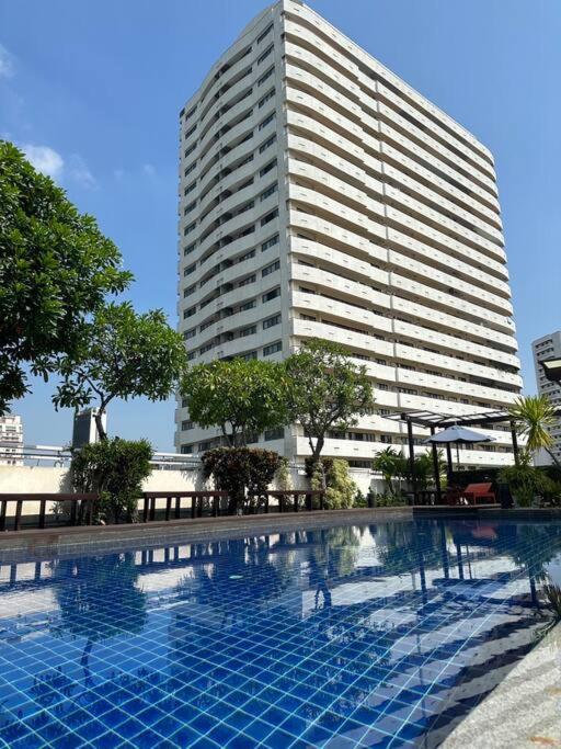 Delightful Condo In Central Location At Sukhumvit 49 방콕 외부 사진