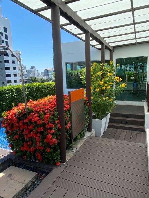 Delightful Condo In Central Location At Sukhumvit 49 방콕 외부 사진