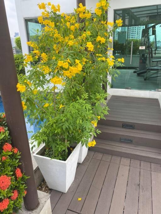 Delightful Condo In Central Location At Sukhumvit 49 방콕 외부 사진