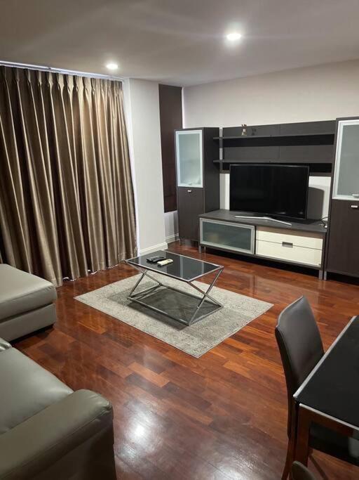 Delightful Condo In Central Location At Sukhumvit 49 방콕 외부 사진
