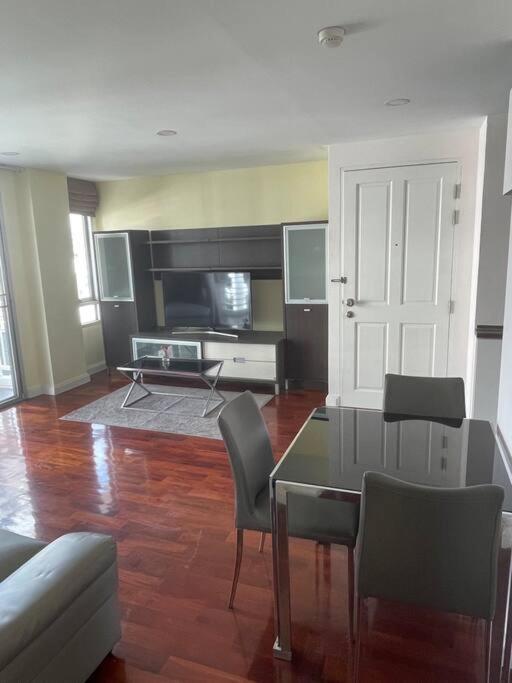 Delightful Condo In Central Location At Sukhumvit 49 방콕 외부 사진